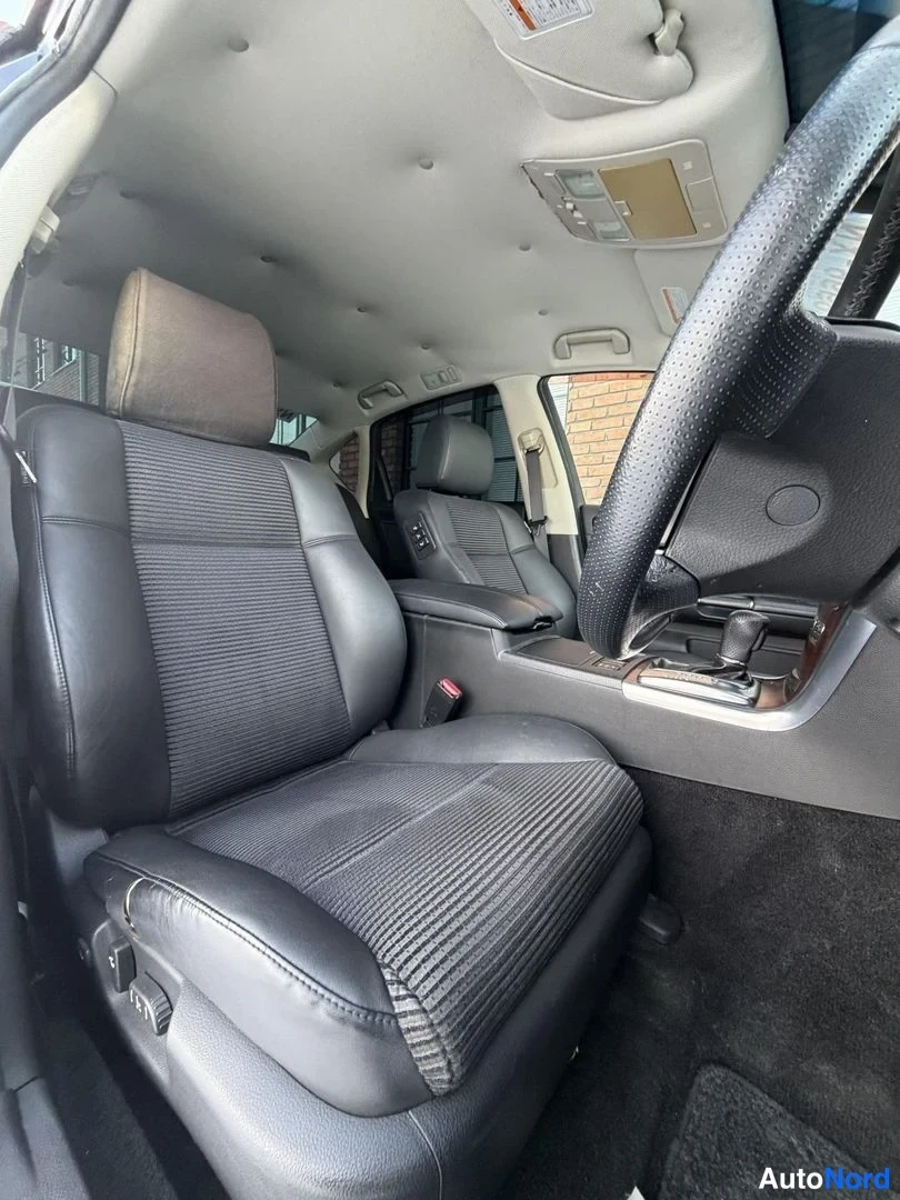Black Nissan Fuga 2008, front seats, photo 17