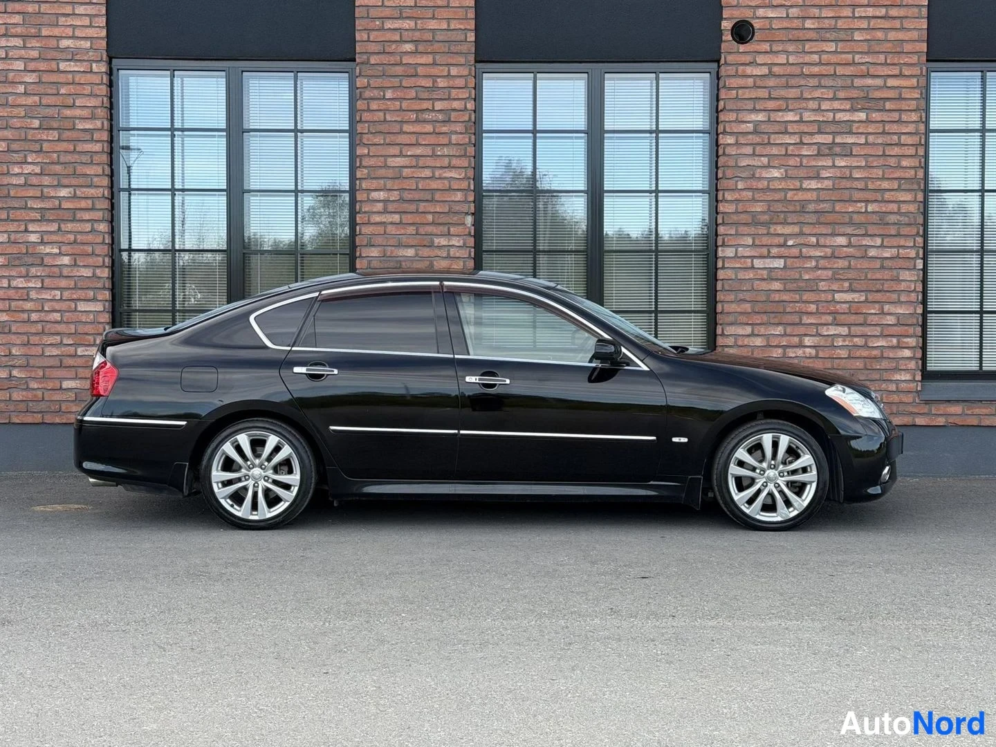 Black Nissan Fuga 2008, side, photo 6