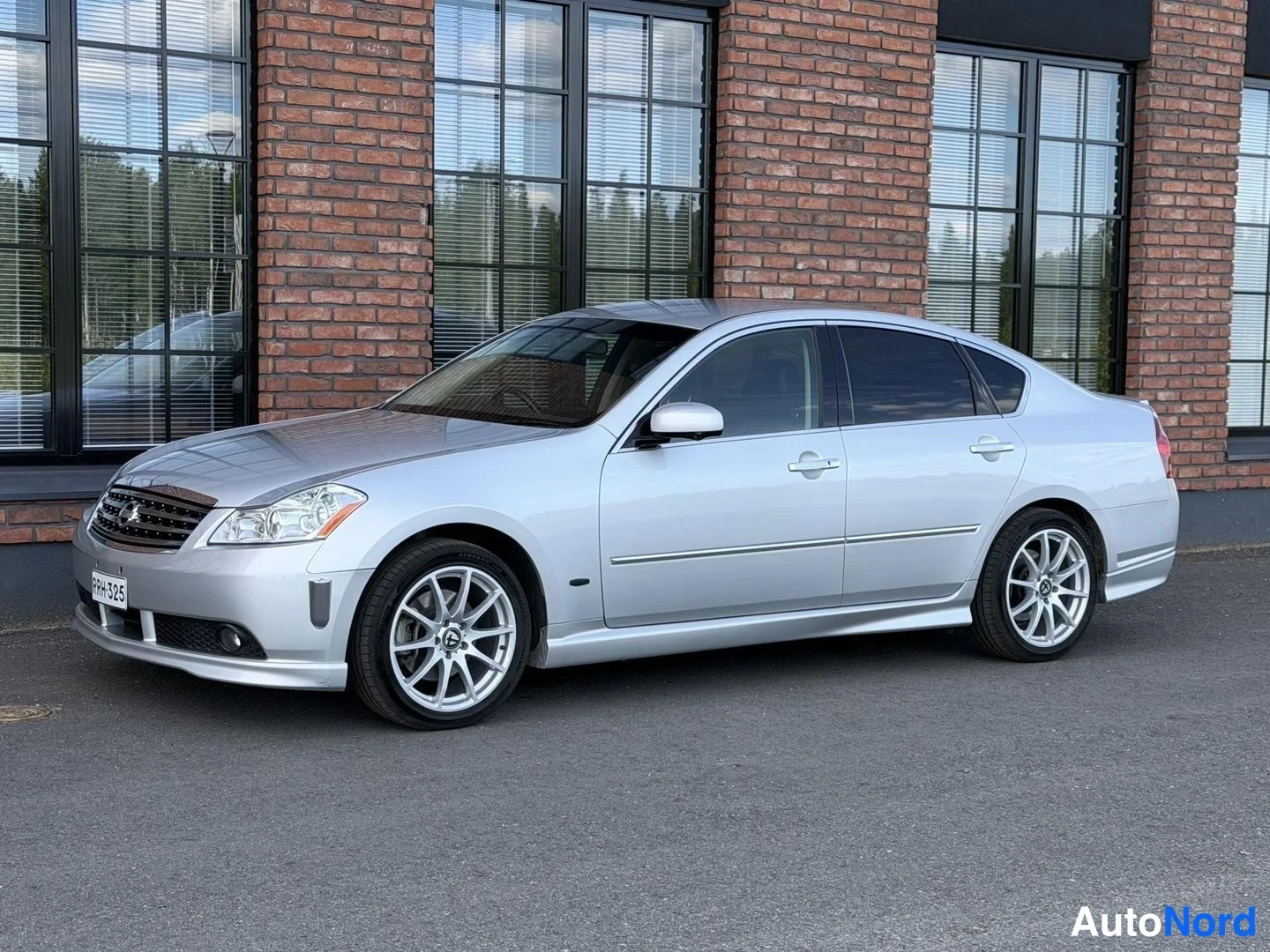 Nissan Fuga 2005