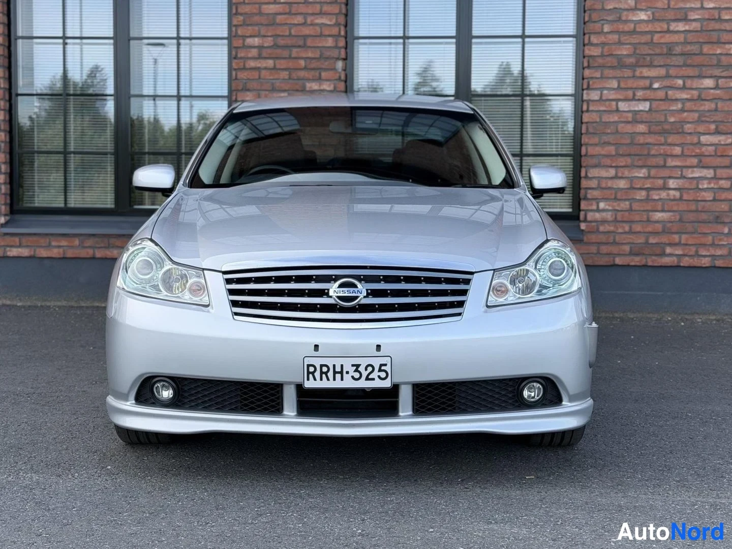 Silver Nissan Fuga 2005, front, photo 6