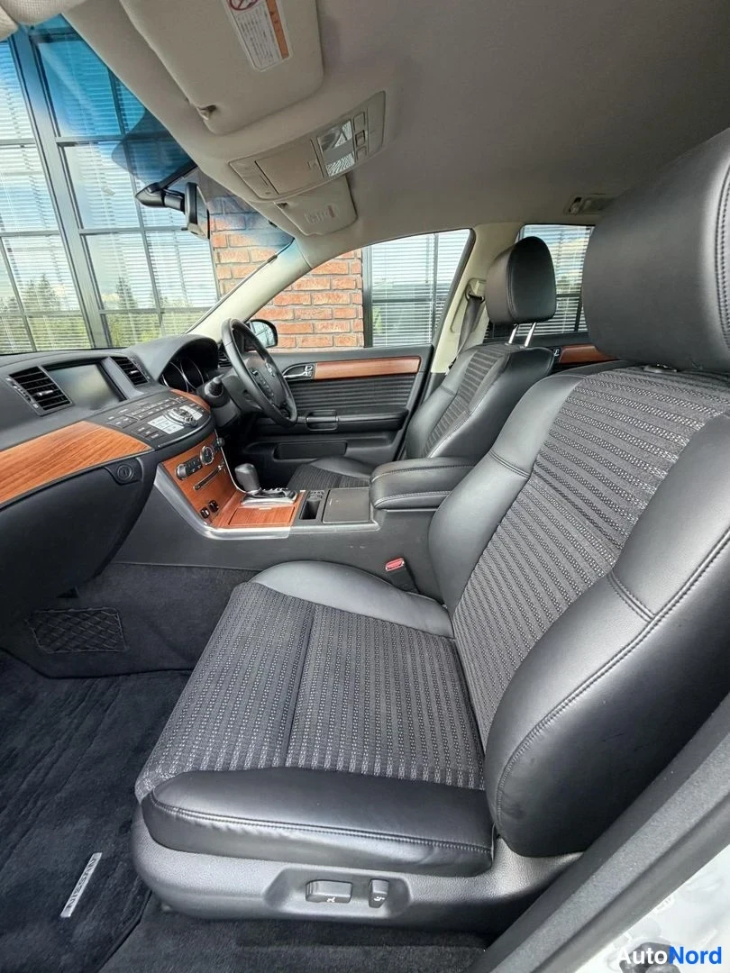 Silver Nissan Fuga 2005, front seats, photo 17