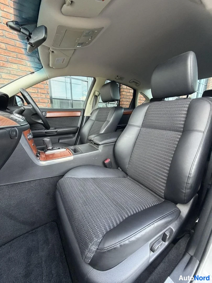 Silver Nissan Fuga 2005, front seats, photo 18