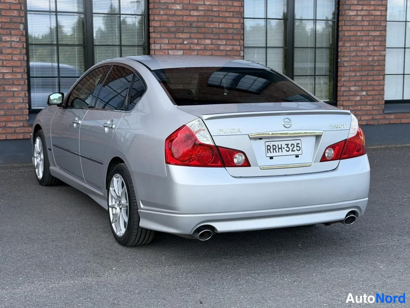Silver Nissan Fuga 2005, rear, photo 12
