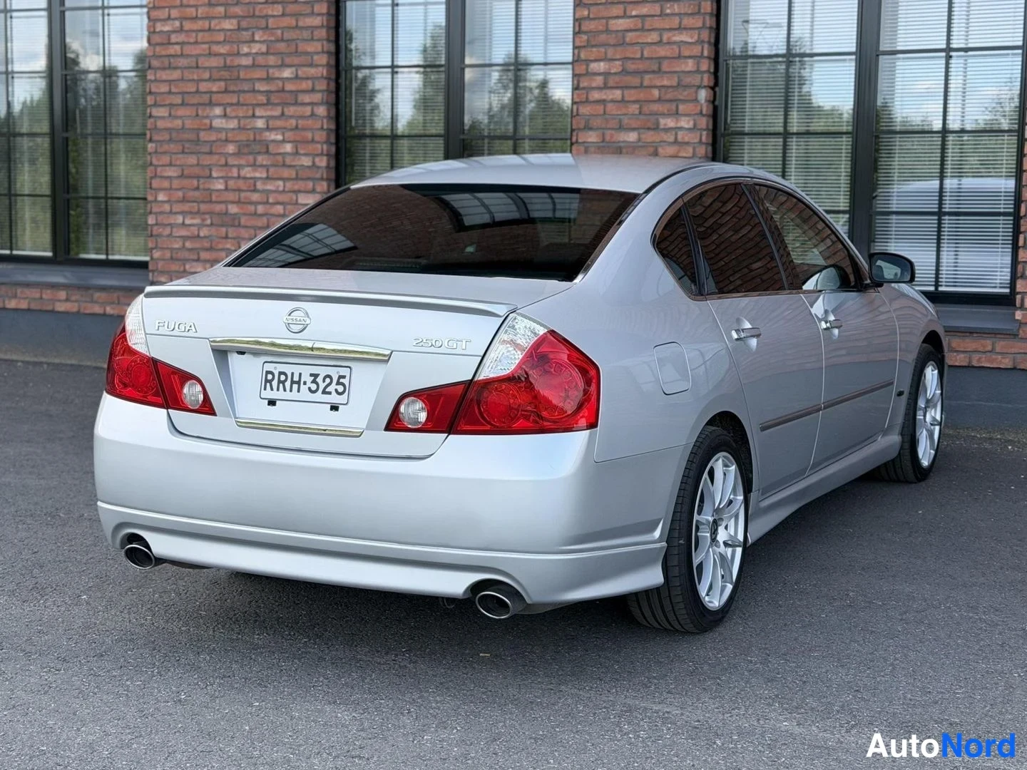 Silver Nissan Fuga 2005, rear three-quarter, photo 10