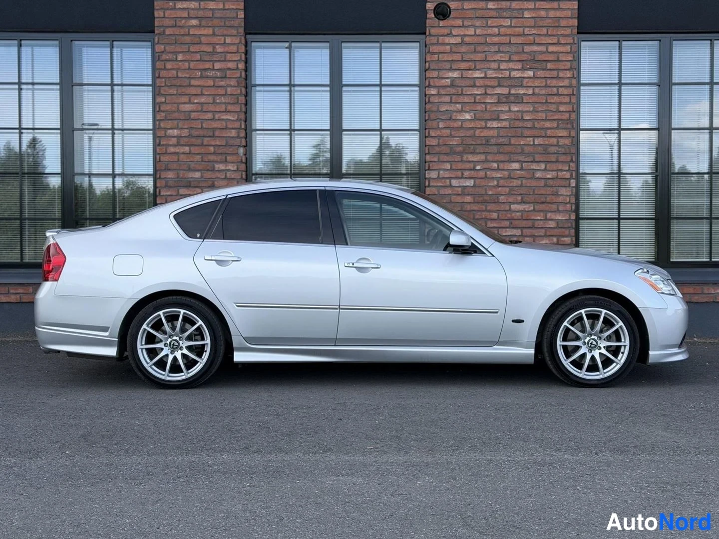 Silver Nissan Fuga 2005, rear three-quarter, photo 7