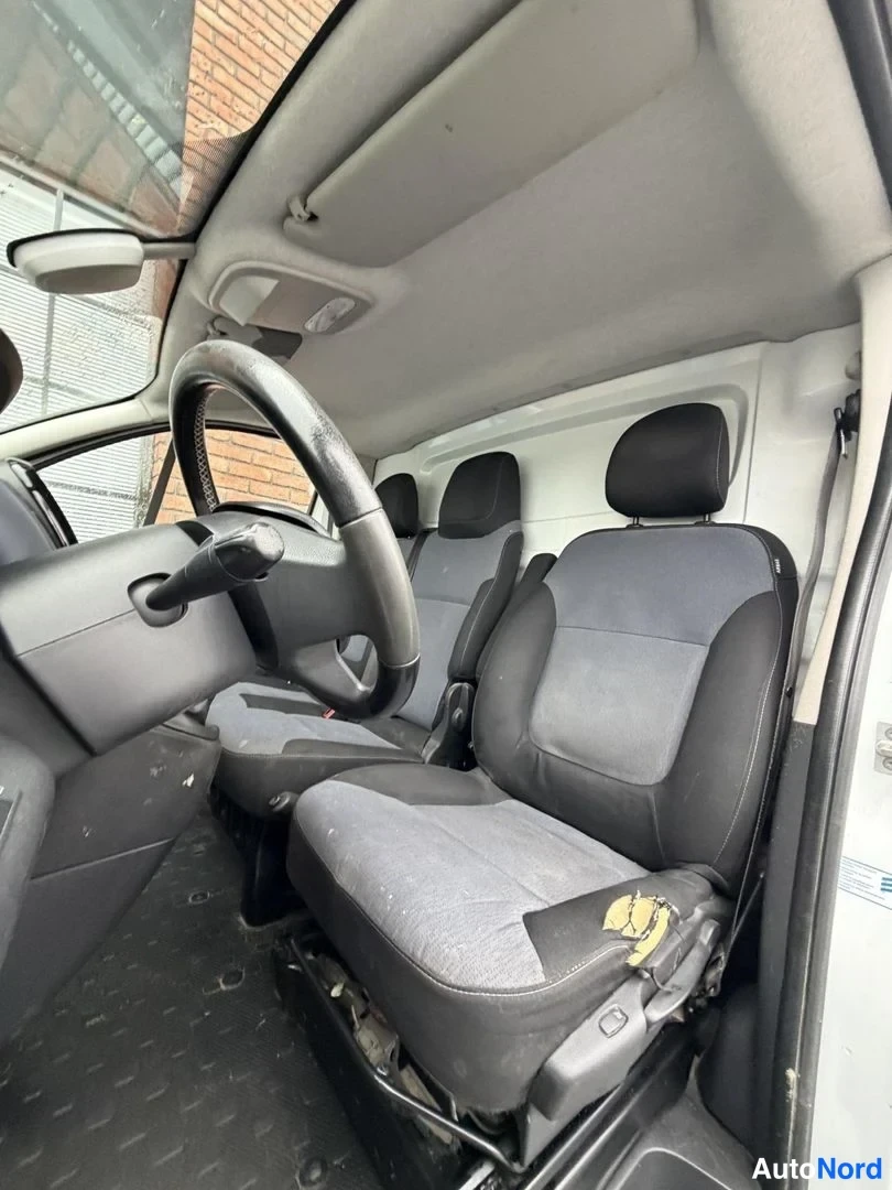 White Opel Vivaro 2018, cockpit, photo 13