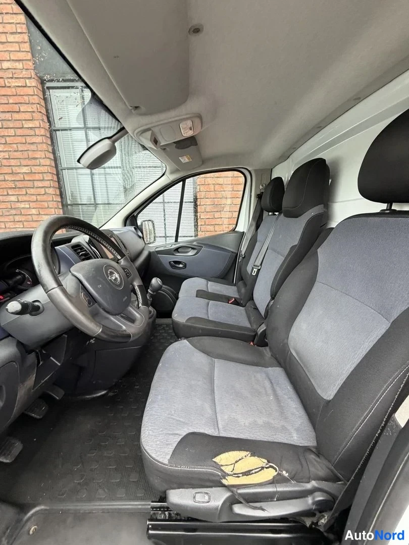 White Opel Vivaro 2018, cockpit, photo 16