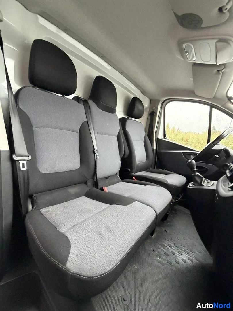 White Opel Vivaro 2018, front seats, photo 17