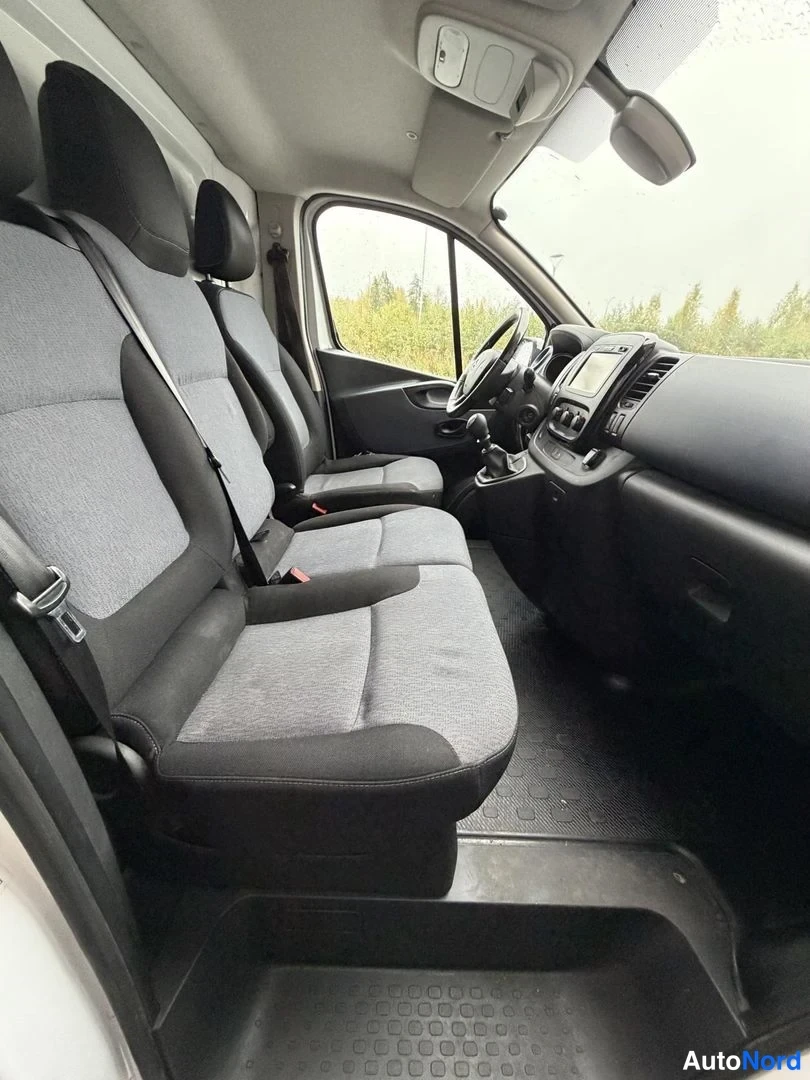 White Opel Vivaro 2018, front seats, photo 18