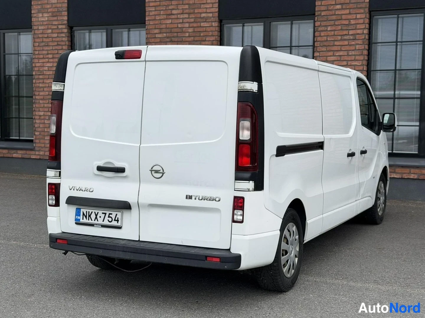 White Opel Vivaro 2018, rear three-quarter, photo 8