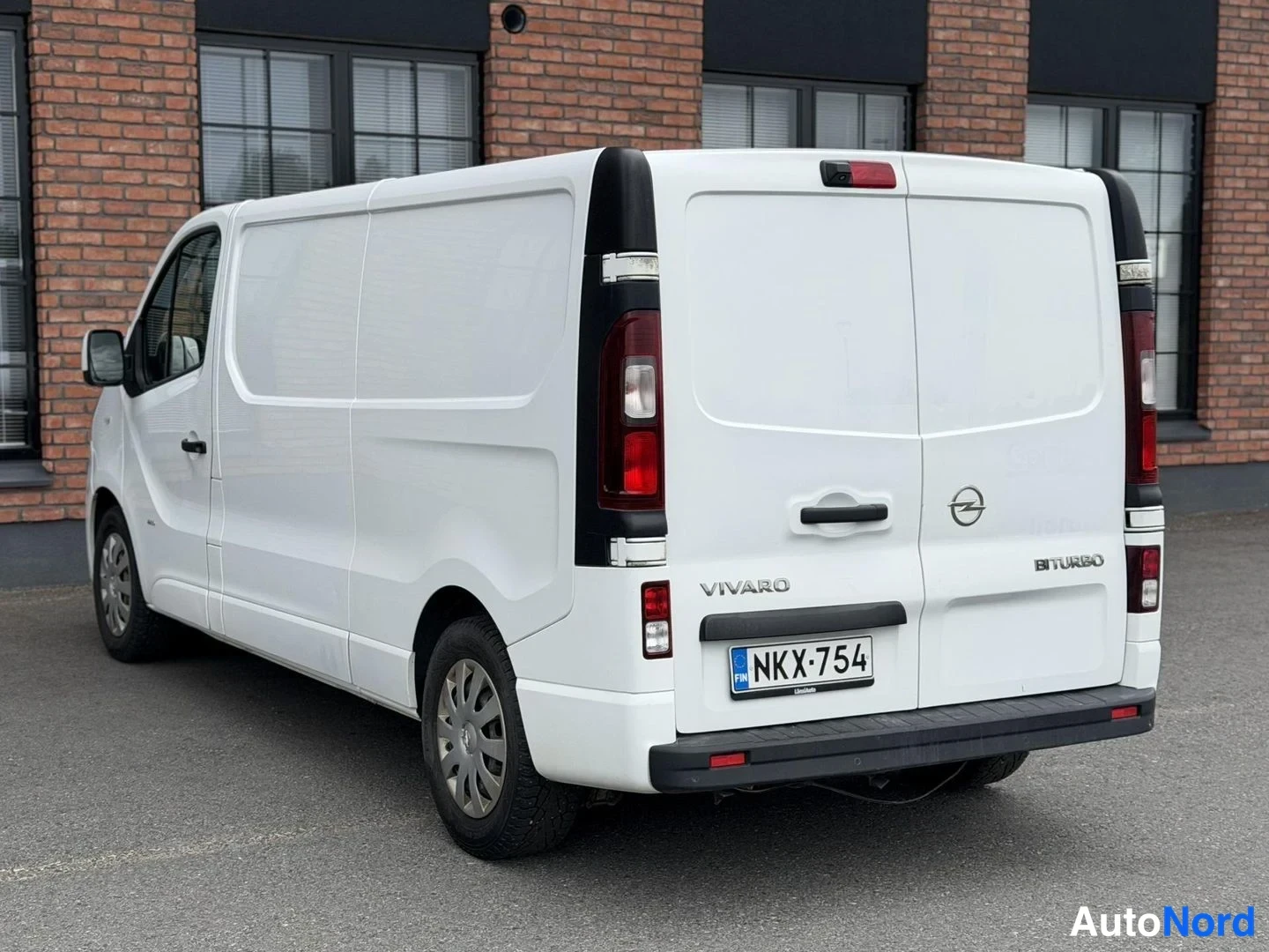 White Opel Vivaro 2018, rear three-quarter, photo 10