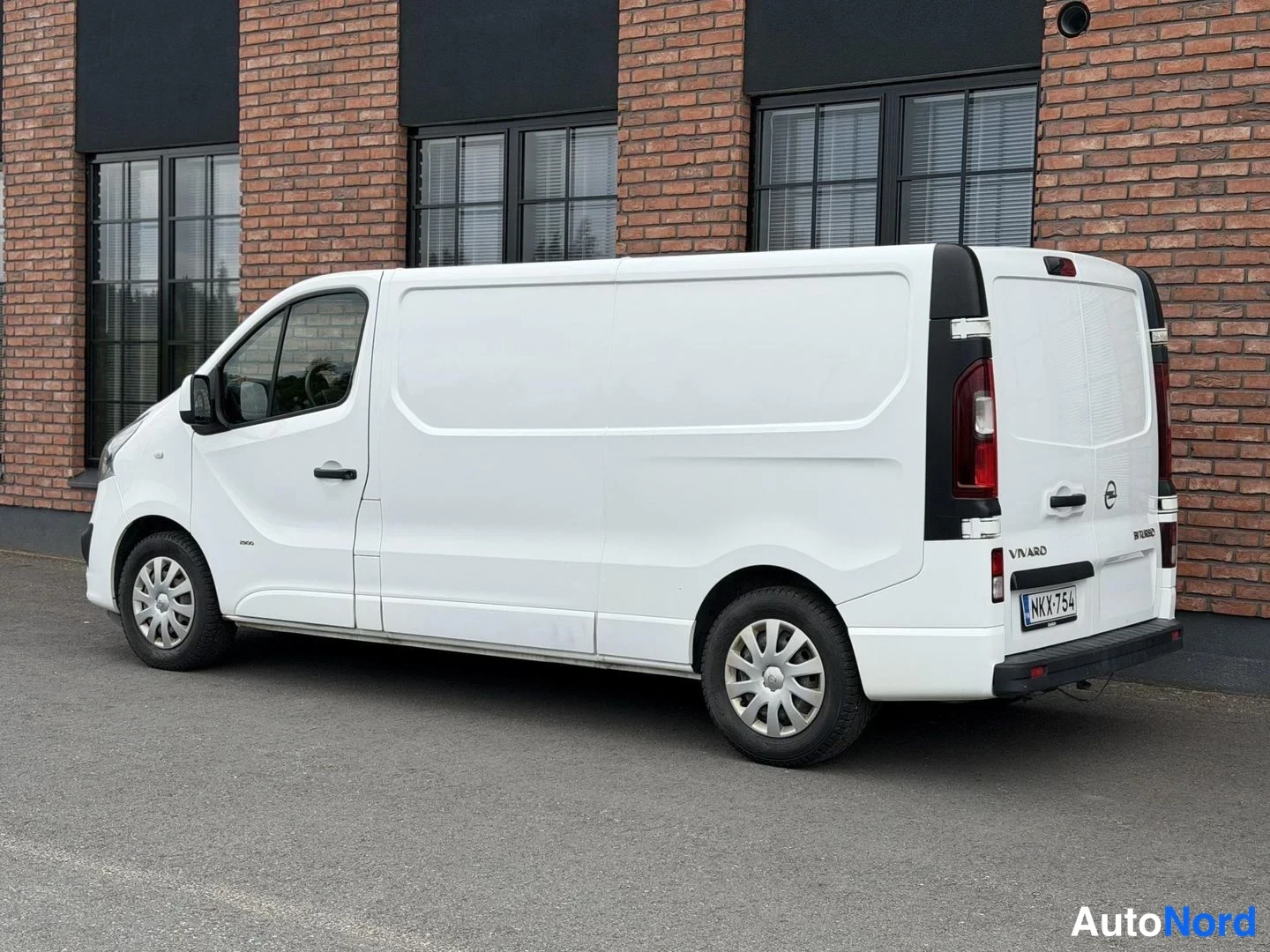 White Opel Vivaro 2018, rear three-quarter, photo 11