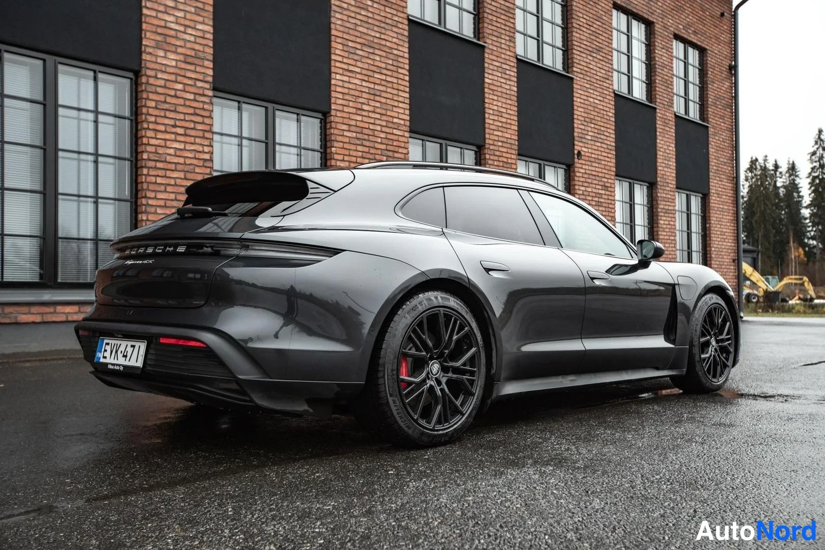 Grey Porsche Taycan 2023, rear three-quarter, photo 11