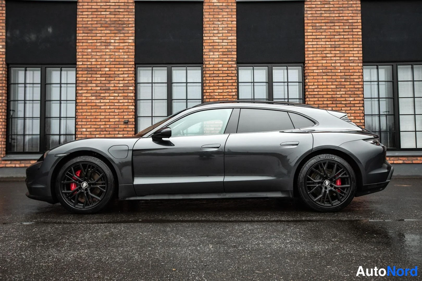 Grey Porsche Taycan 2023, rear three-quarter, photo 12