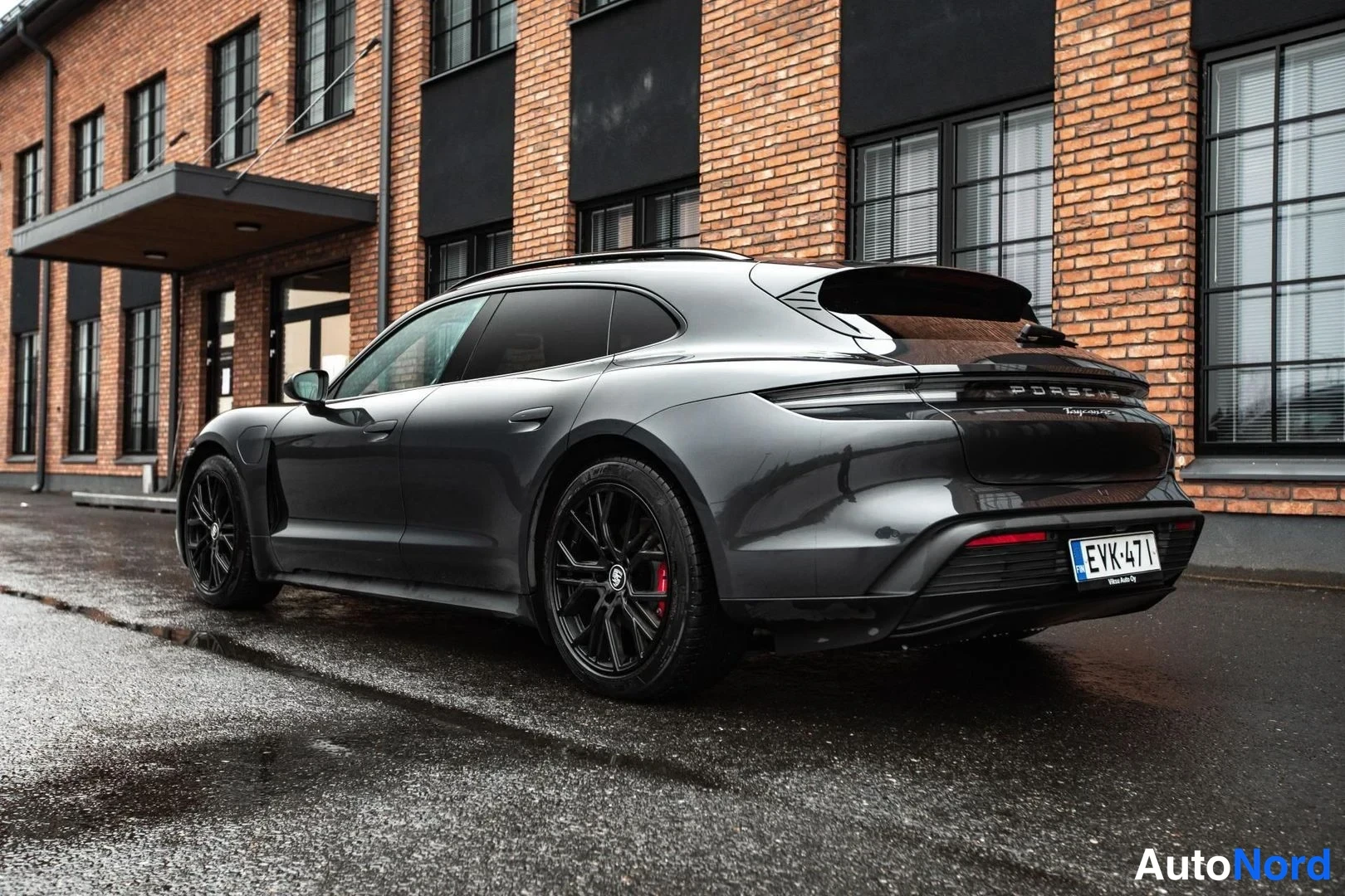 Grey Porsche Taycan 2023, rear three-quarter, photo 13
