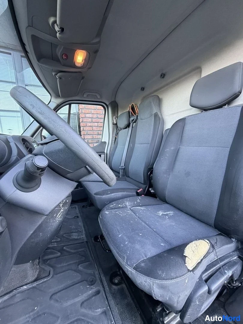 White Renault Master 2018, front seats, photo 18