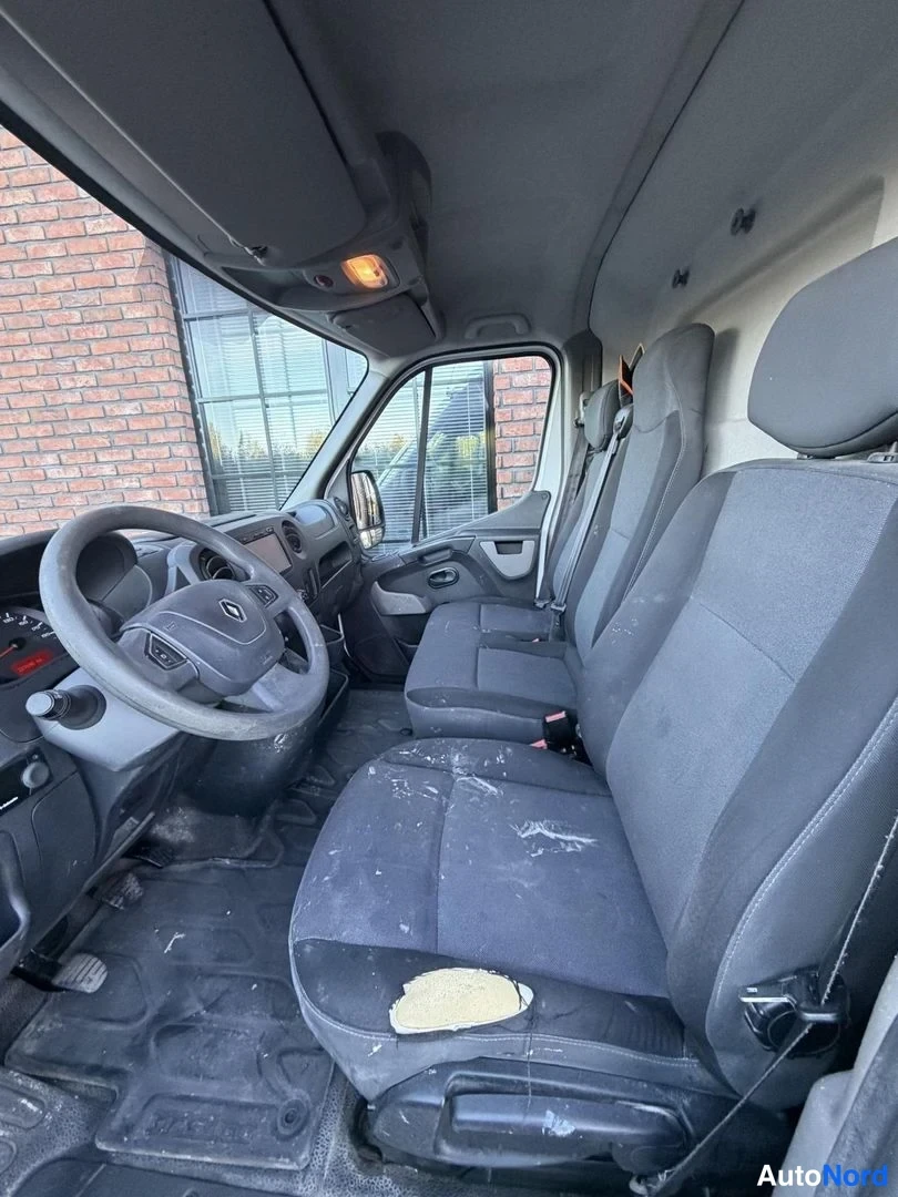 White Renault Master 2018, front seats, photo 15
