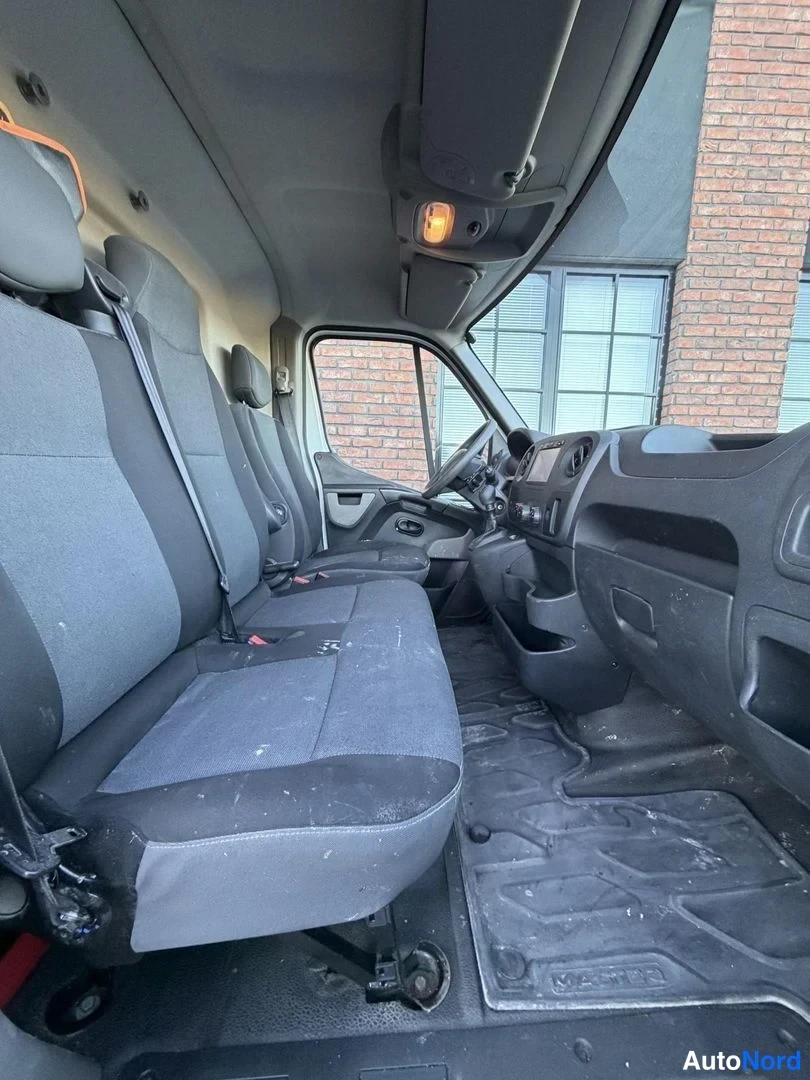 White Renault Master 2018, front seats, photo 16