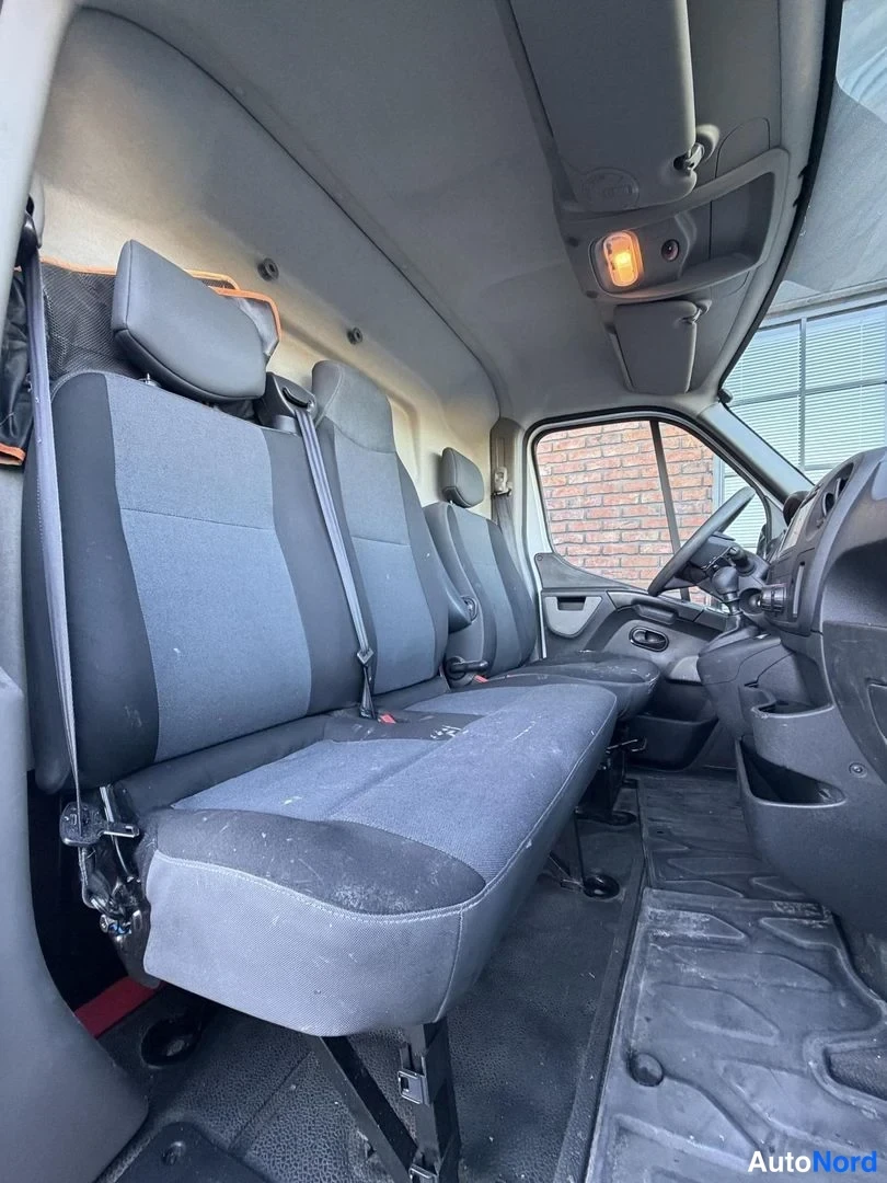 White Renault Master 2018, front seats, photo 17