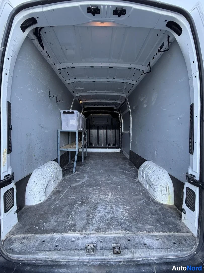 White Renault Master 2018, boot, photo 20