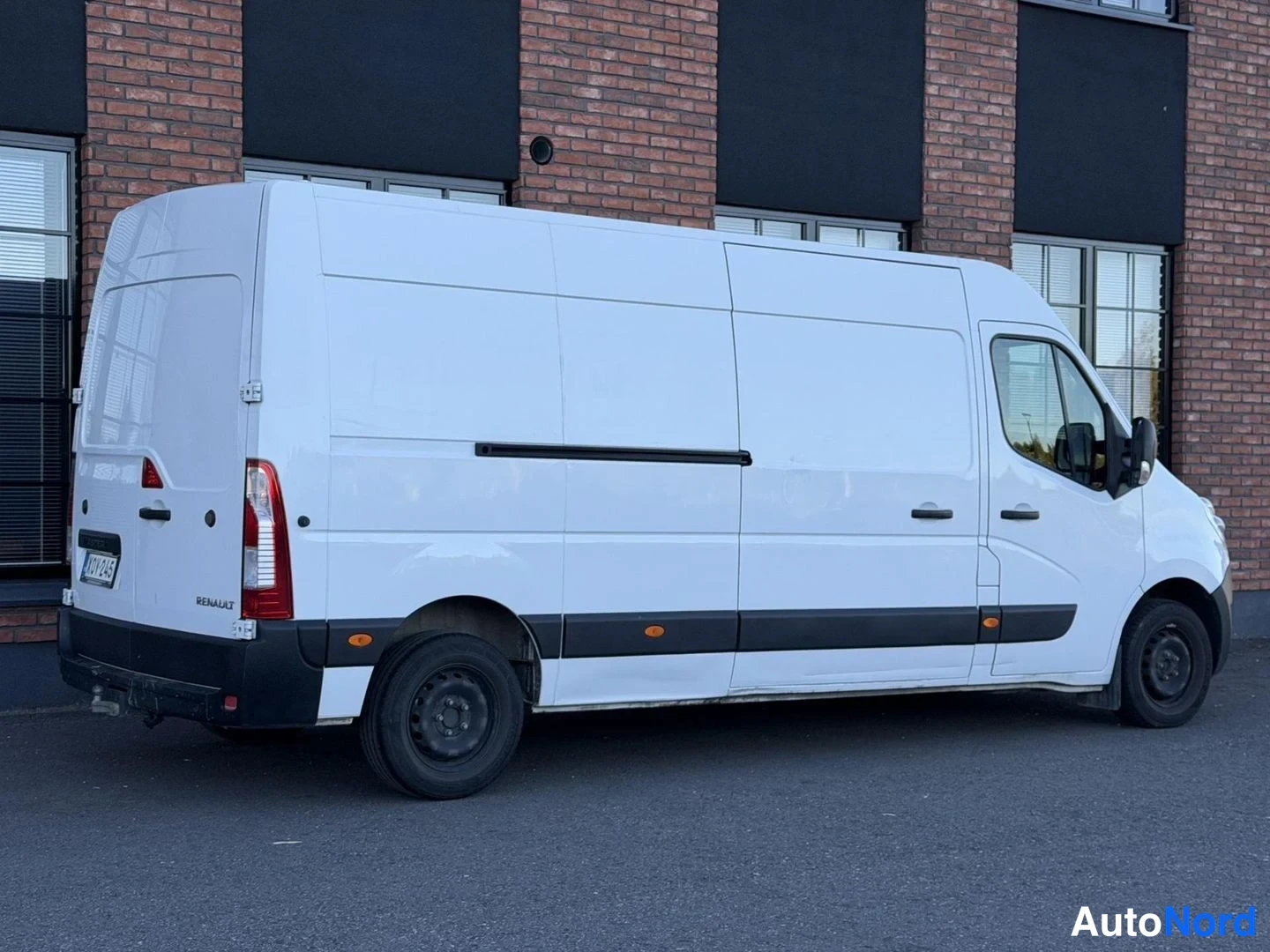 White Renault Master 2018, rear three-quarter, photo 9