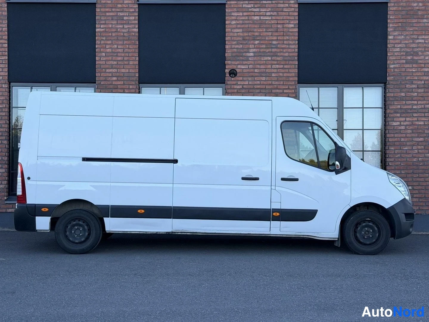 White Renault Master 2018, side, photo 7