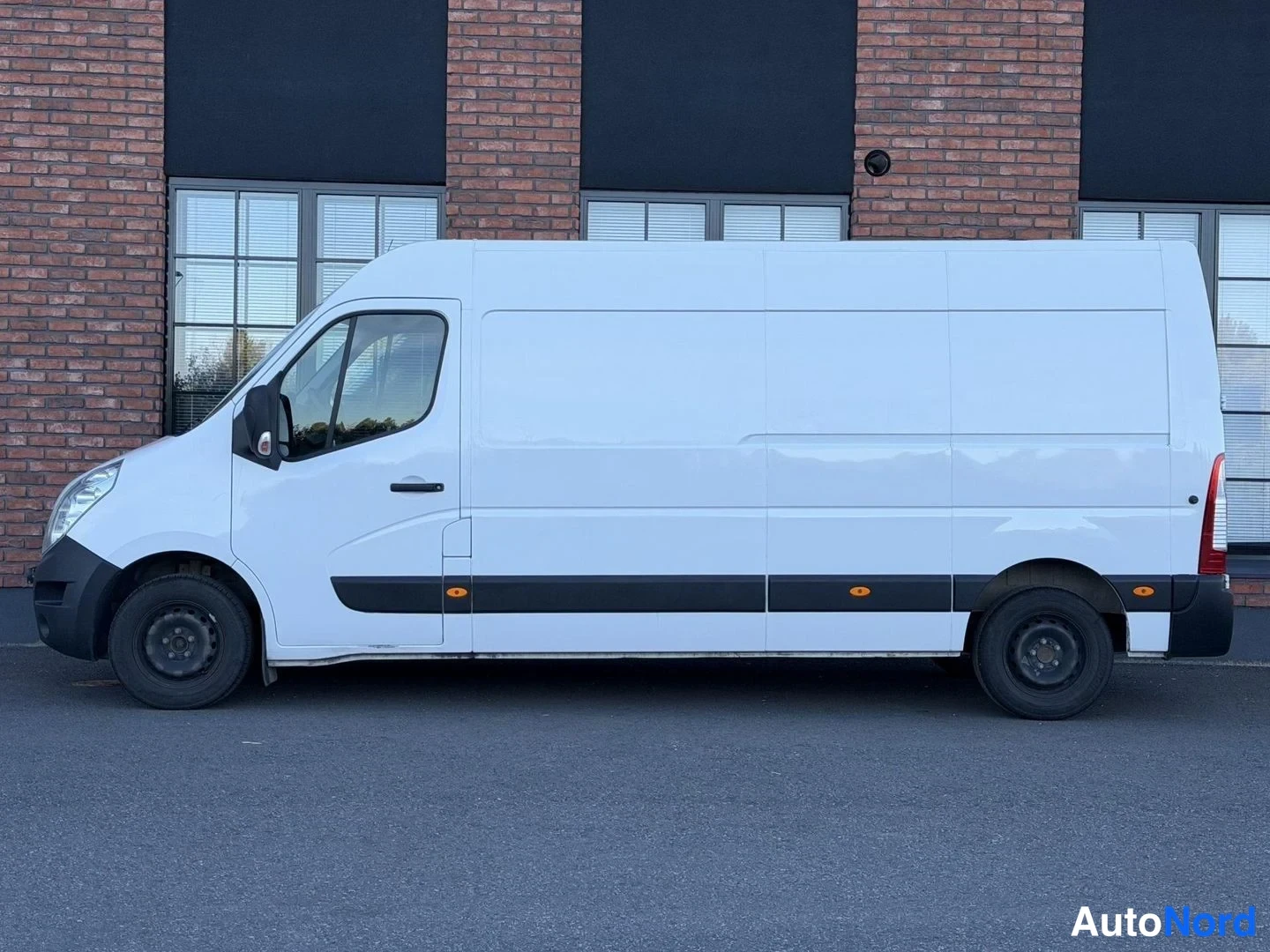White Renault Master 2018, side, photo 6