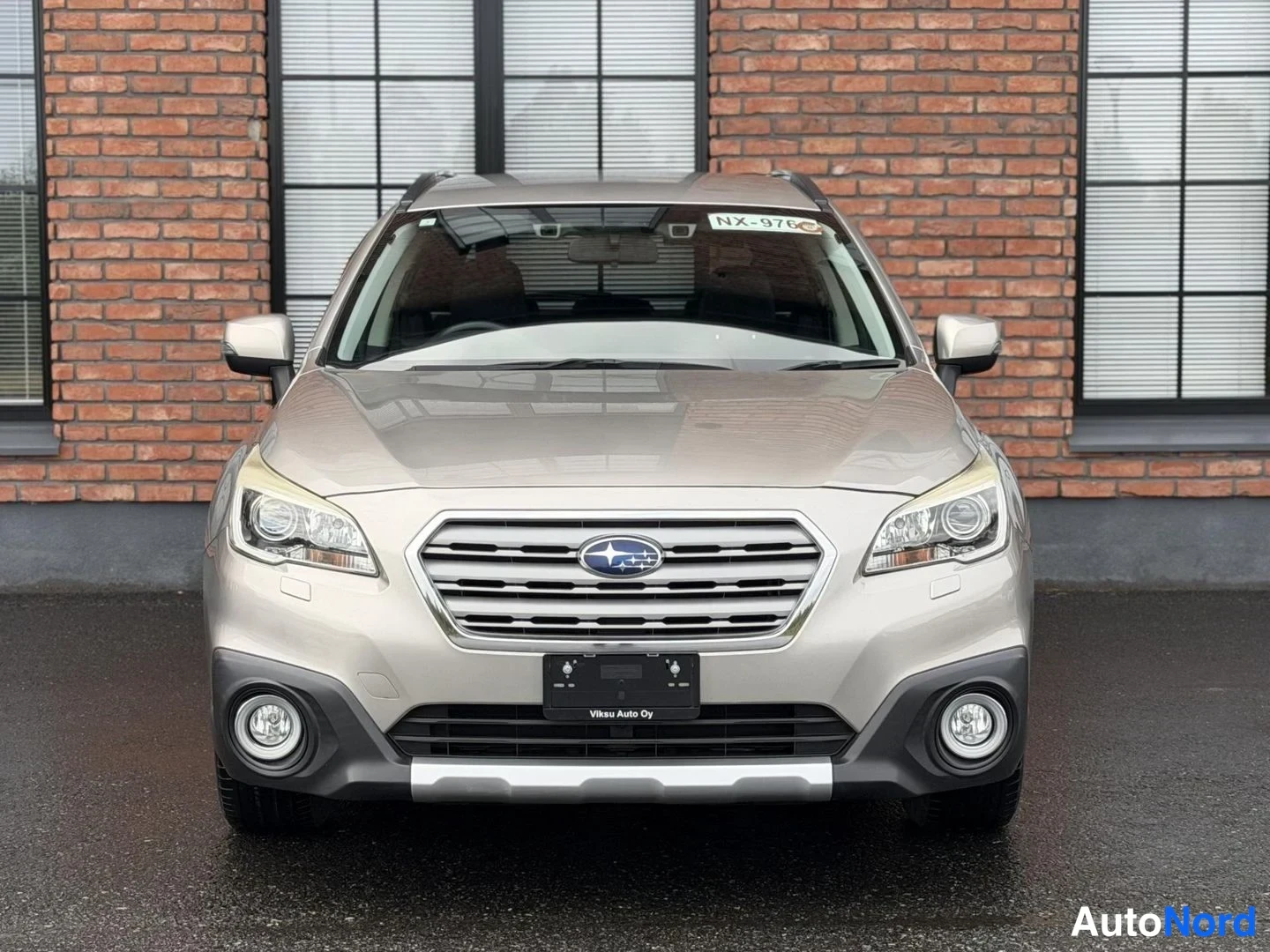 Silver Subaru Legacy 2010, front, photo 8