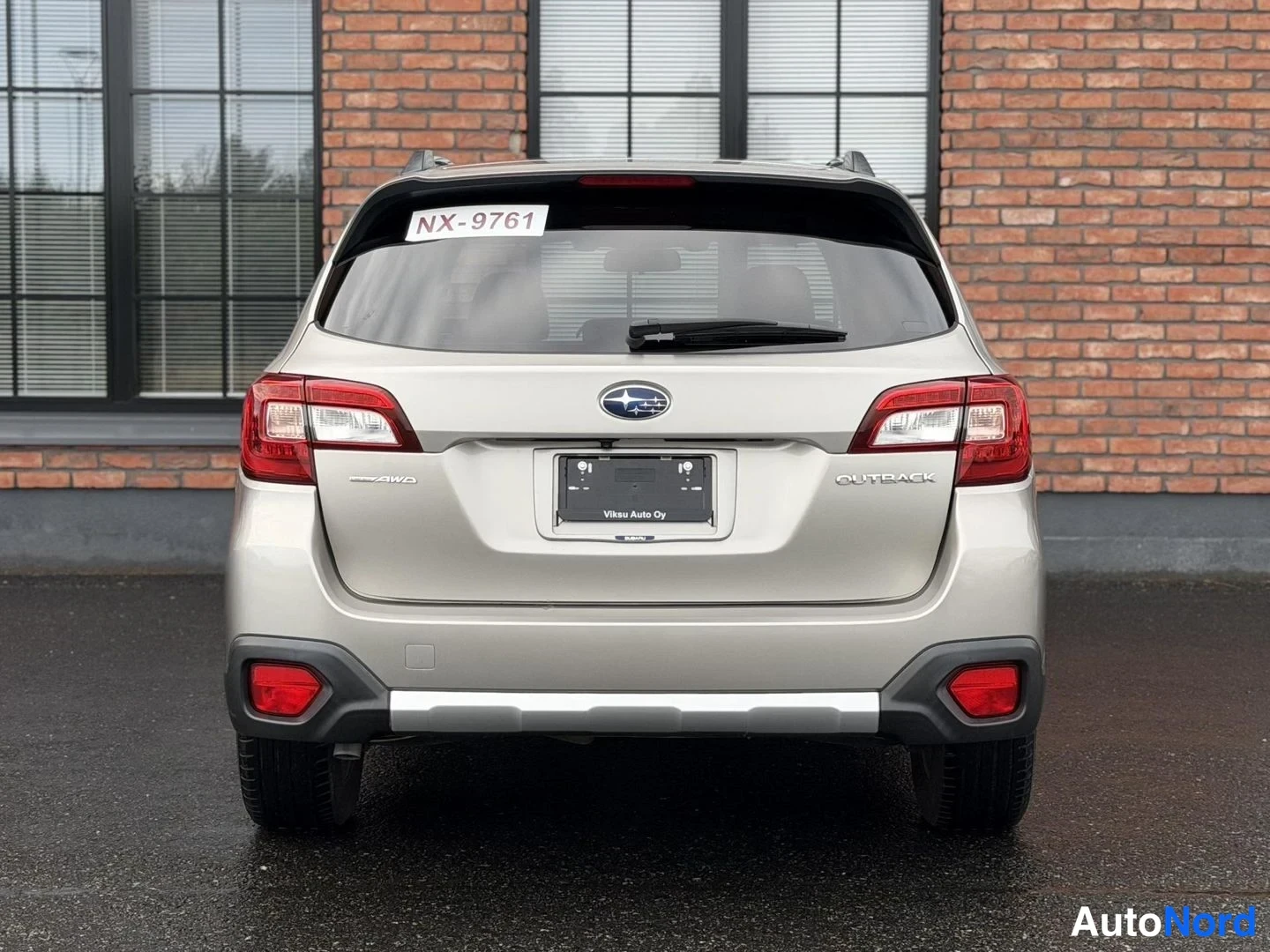 Silver Subaru Legacy 2010, rear, photo 12