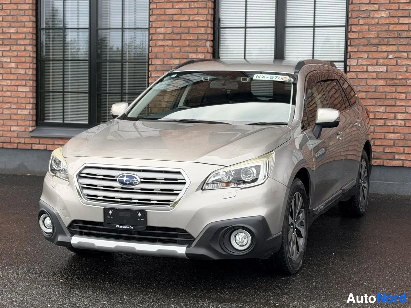 Silver Subaru Legacy 2010, front three-quarter, nose to the left, photo 2