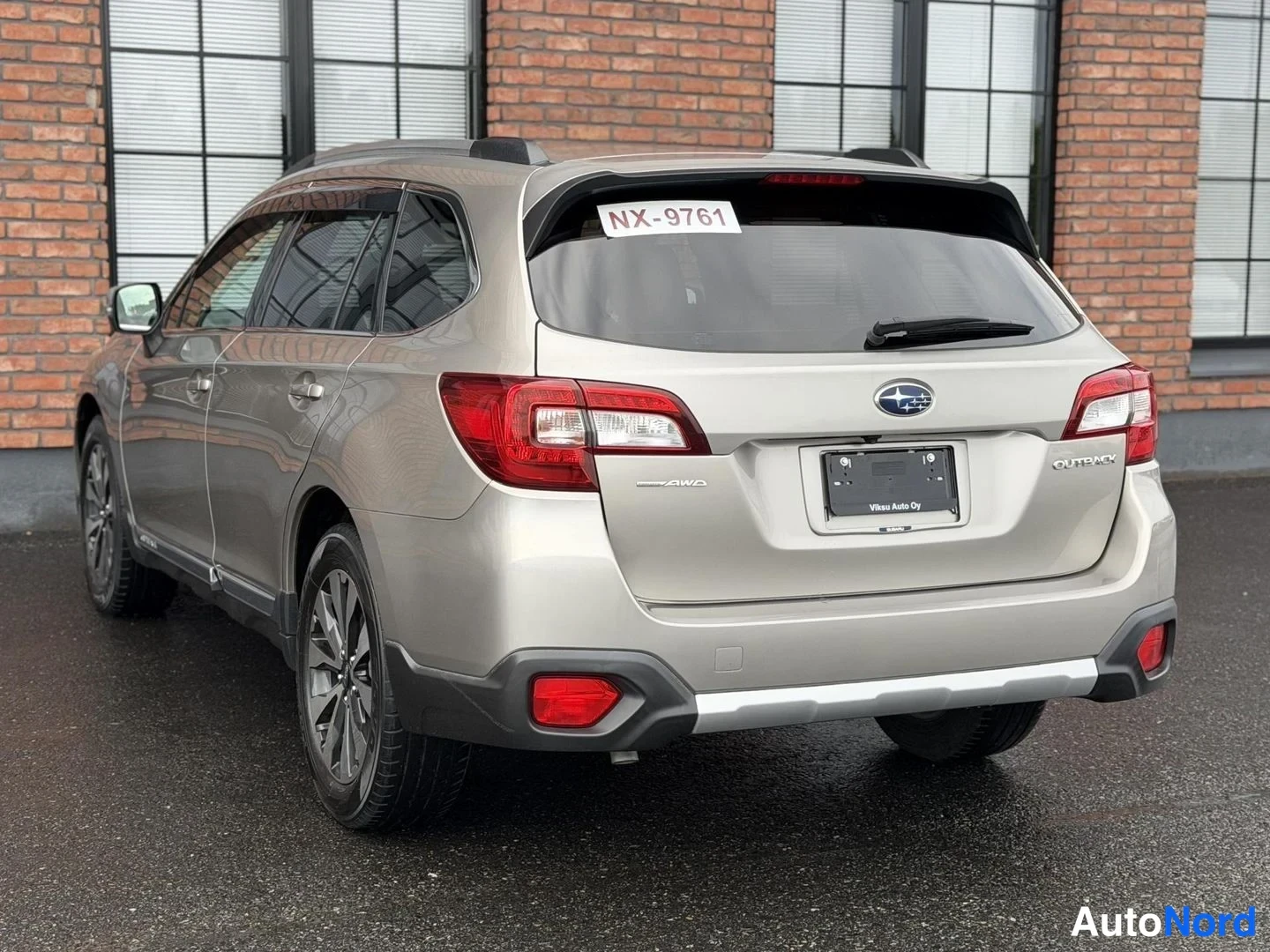 Silver Subaru Legacy 2010, rear three-quarter, photo 10