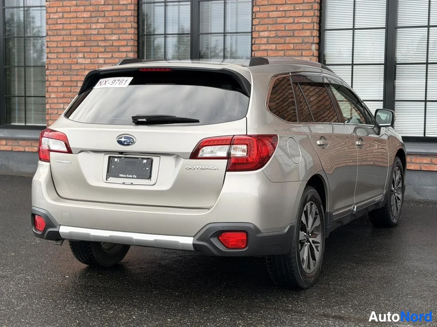 Silver Subaru Legacy 2010, rear three-quarter, photo 11