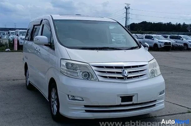 White Toyota Alphard 2005, front three-quarter, nose to the right, photo 2