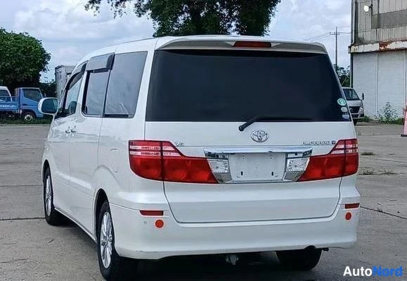 White Toyota Alphard 2005, rear three-quarter, photo 3