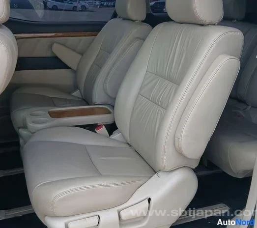 White Toyota Alphard 2005, front seats, photo 7