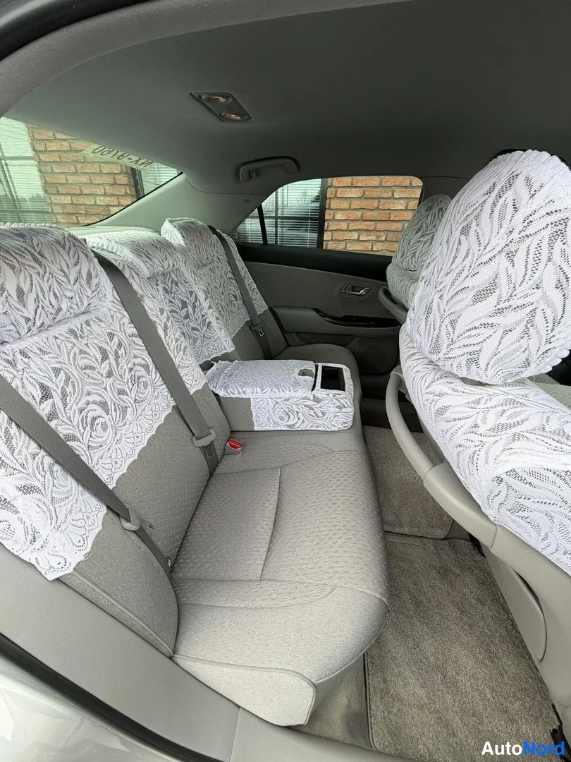 Silver Toyota Crown 2009, rear seats, photo 19