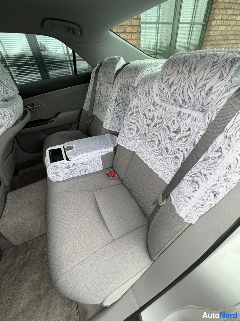 Silver Toyota Crown 2009, rear seats, photo 20