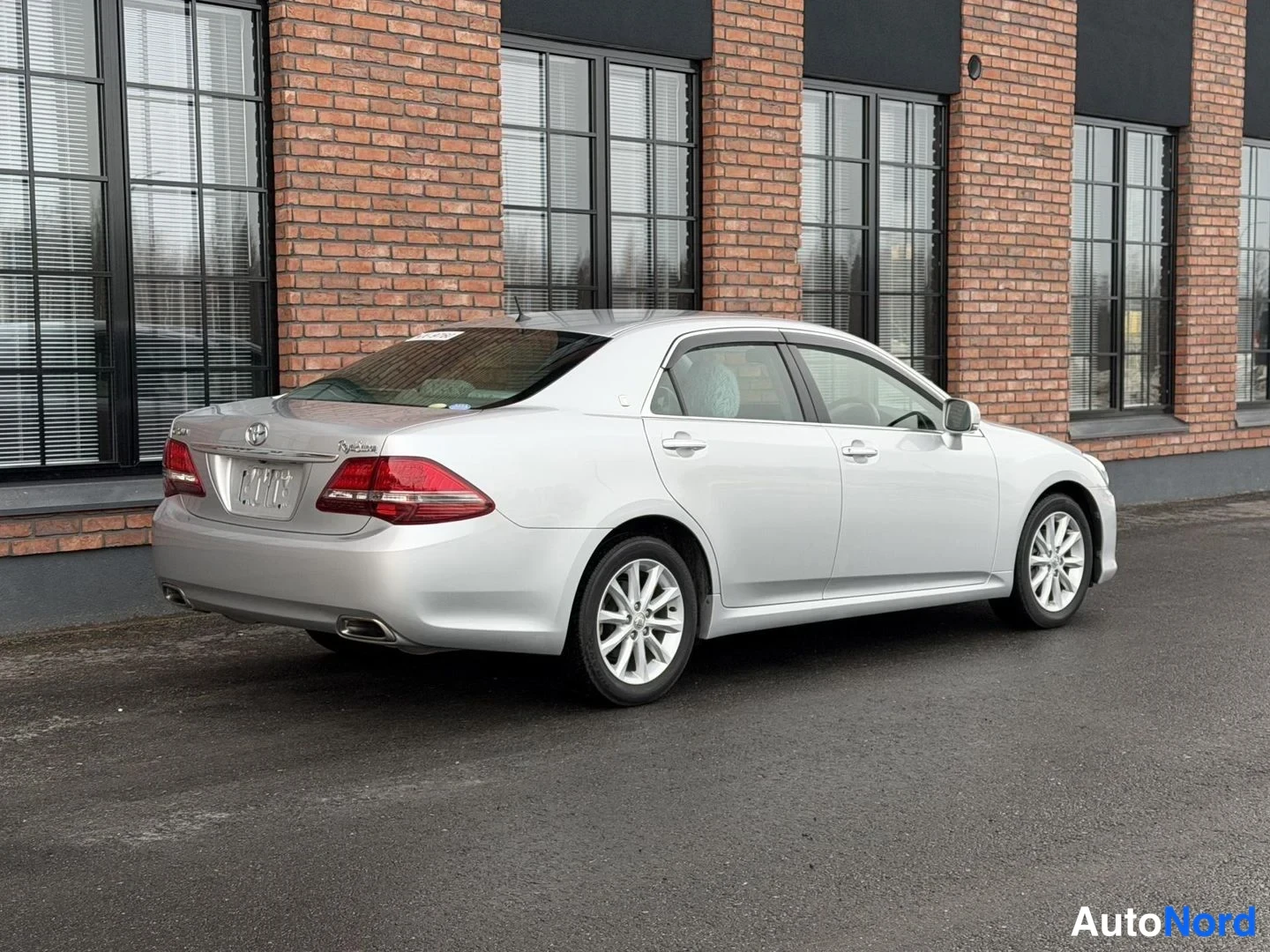 Silver Toyota Crown 2009, rear three-quarter, photo 8