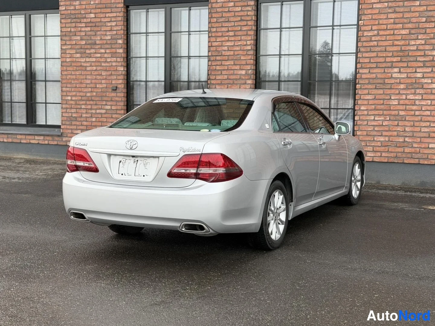 Silver Toyota Crown 2009, rear three-quarter, photo 10