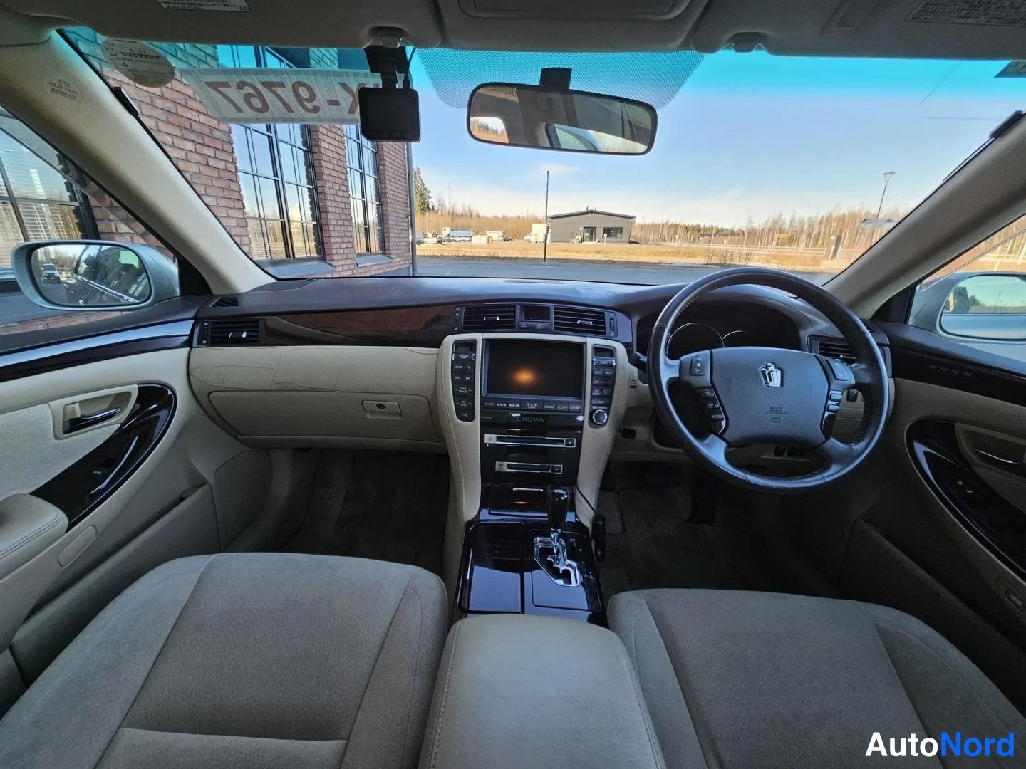 White Toyota Crown 2005, cockpit, photo 13