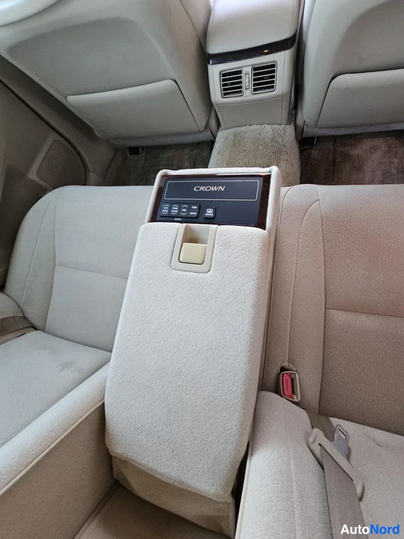 White Toyota Crown 2005, detail, photo 24