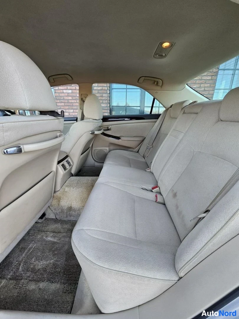 White Toyota Crown 2005, rear seats, photo 21