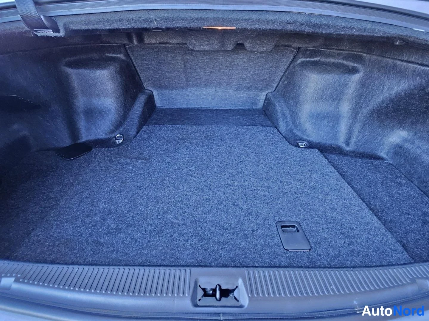 White Toyota Crown 2005, boot, photo 22