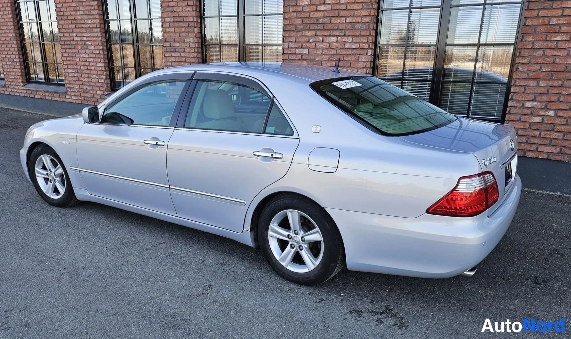 White Toyota Crown 2005, rear three-quarter, photo 8