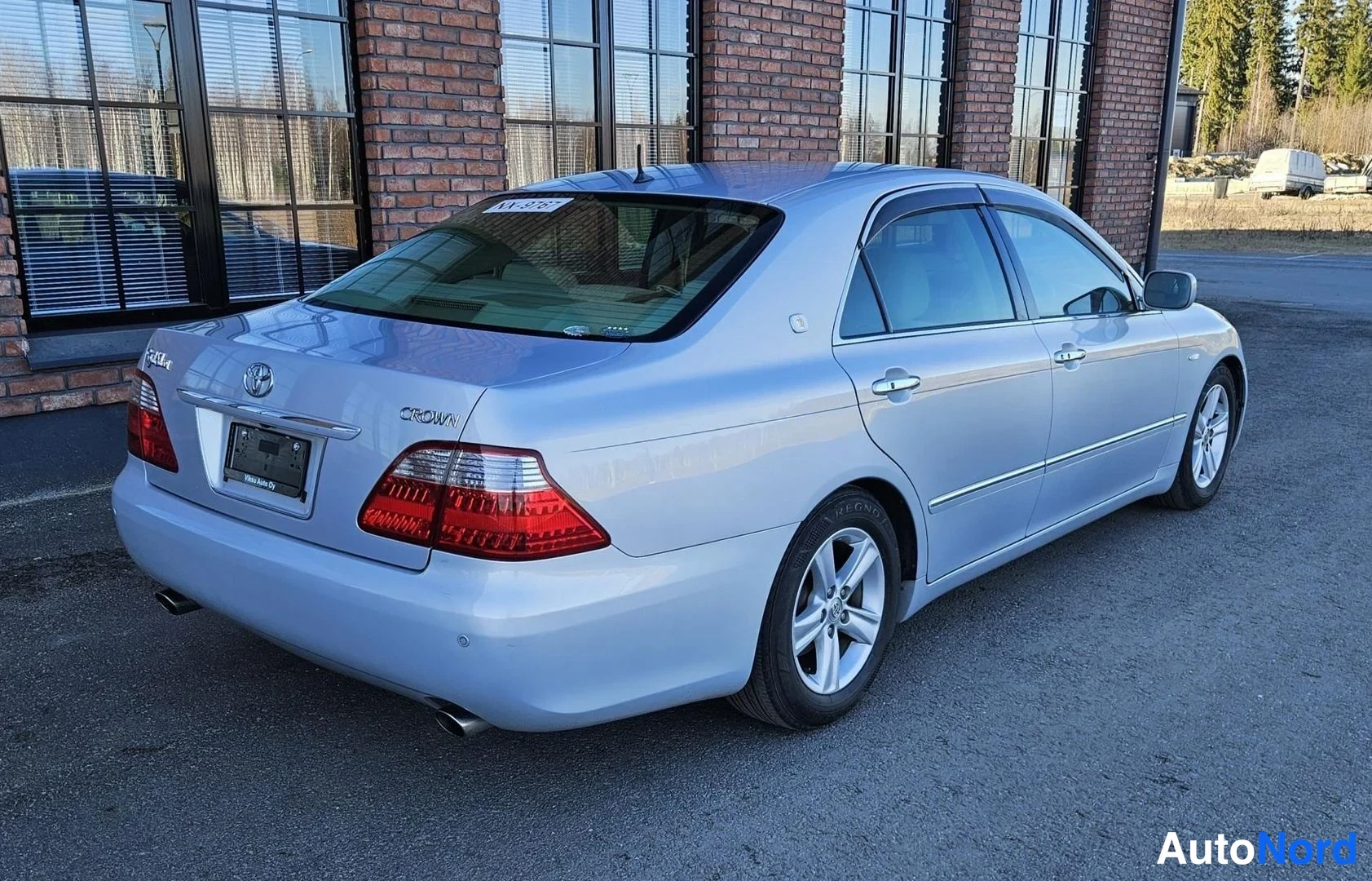 White Toyota Crown 2005, rear three-quarter, photo 10
