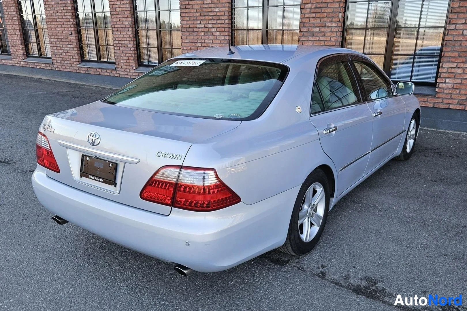 White Toyota Crown 2005, rear three-quarter, photo 11