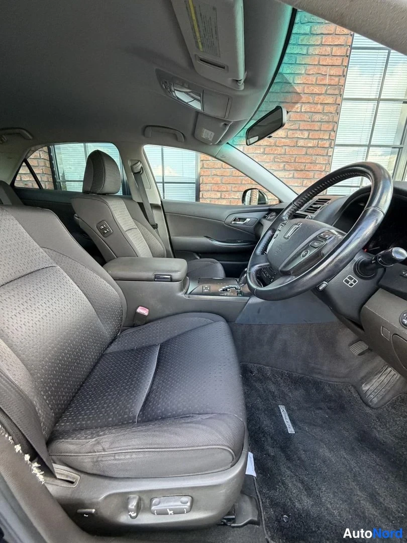 Black Toyota Crown 2008, cockpit, photo 14