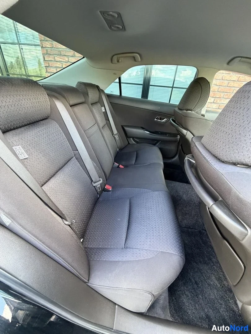 Black Toyota Crown 2008, rear seats, photo 19