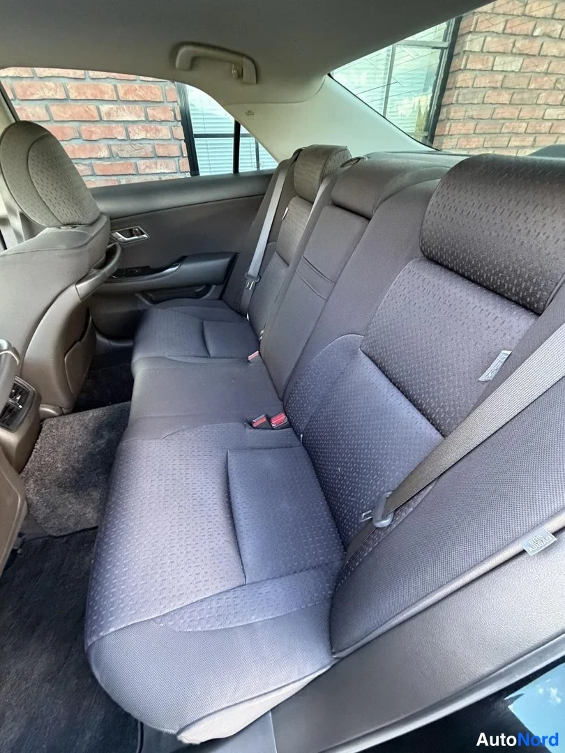 Black Toyota Crown 2008, rear seats, photo 20