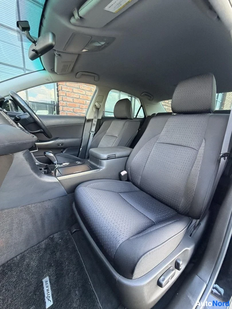 Black Toyota Crown 2008, front seats, photo 18